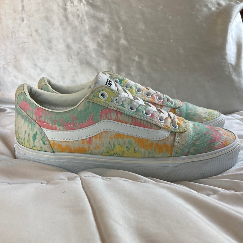 Women’s 8.5 Vans